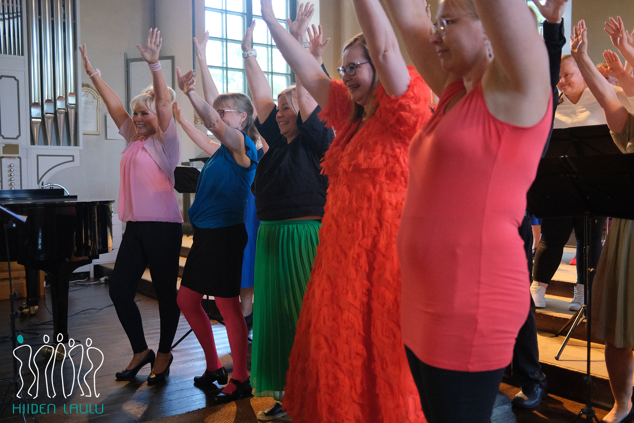 Hiiden Laulu Pahantorjujat -elokuvafestivaalien avauskonsertissa Vihdin Kirkossa.