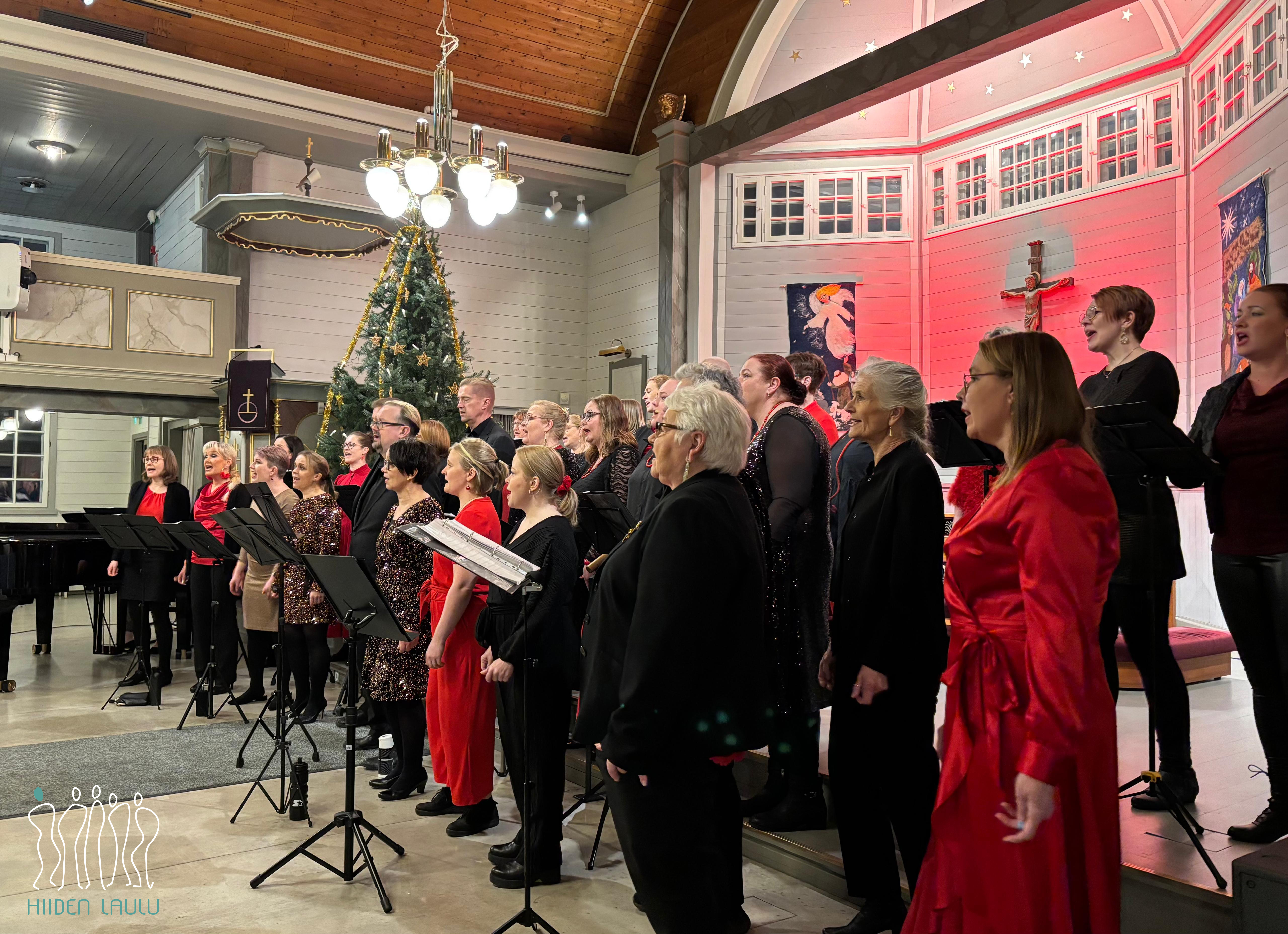 Hiiden Laulun joulukonsertti Riihim&auml;en kirkossa.